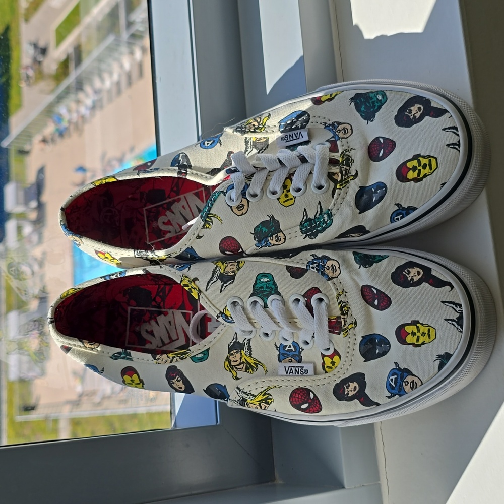 Marvel vans low tops